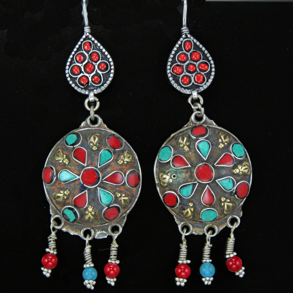 A pair of ethnic earrings from Tibet - TribalJewellery